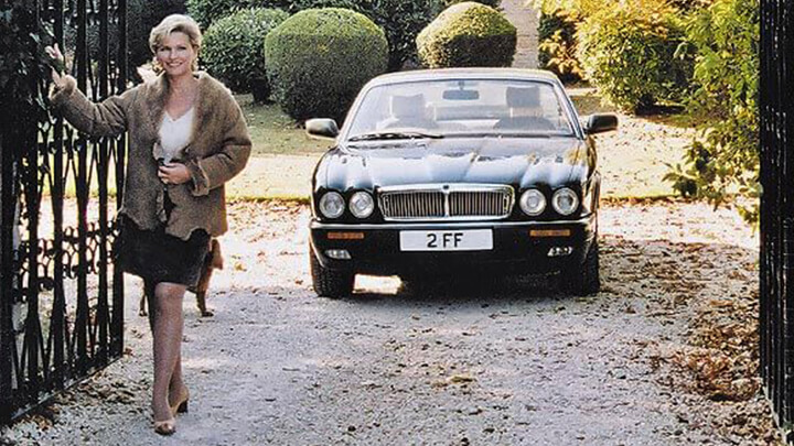 Fiona Fullerton with number plate 2 FF
